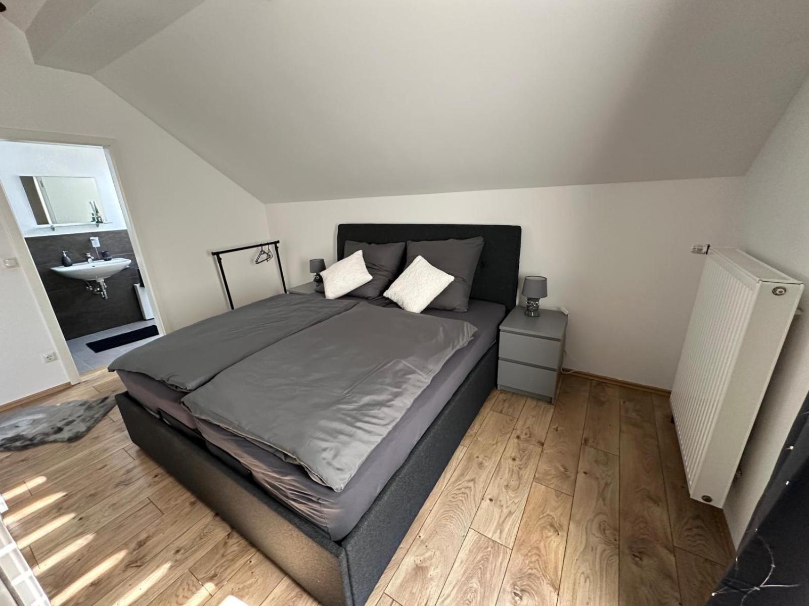 Mola Apartments-Charmante Ferienwohnung Im Herdecke Zentrum Fuer 3 Personen-Grosse Dachterrasse-Grill-Gratis Parken-Wlan Luaran gambar