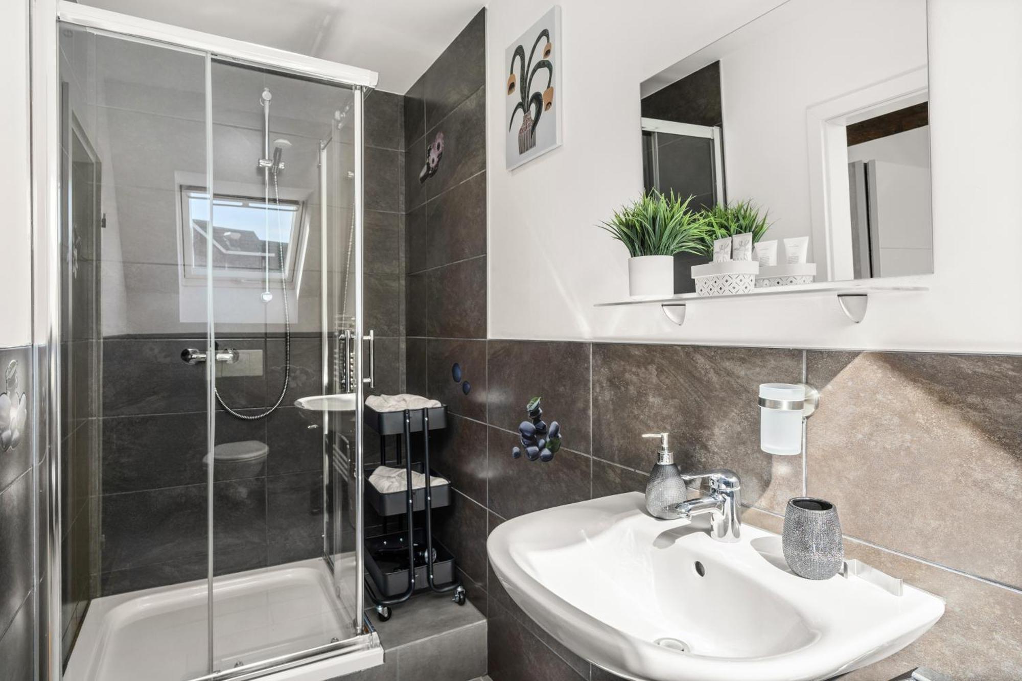 Mola Apartments-Charmante Ferienwohnung Im Herdecke Zentrum Fuer 3 Personen-Grosse Dachterrasse-Grill-Gratis Parken-Wlan Luaran gambar